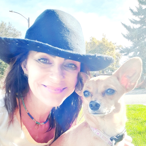 Meet your Posher 🌷POSH AMBASSADOR🌷 - Picture 8 of 9